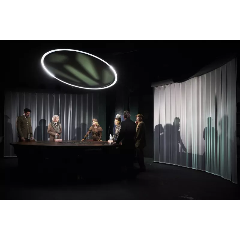 La Guerre des salamandres / R.U.R.